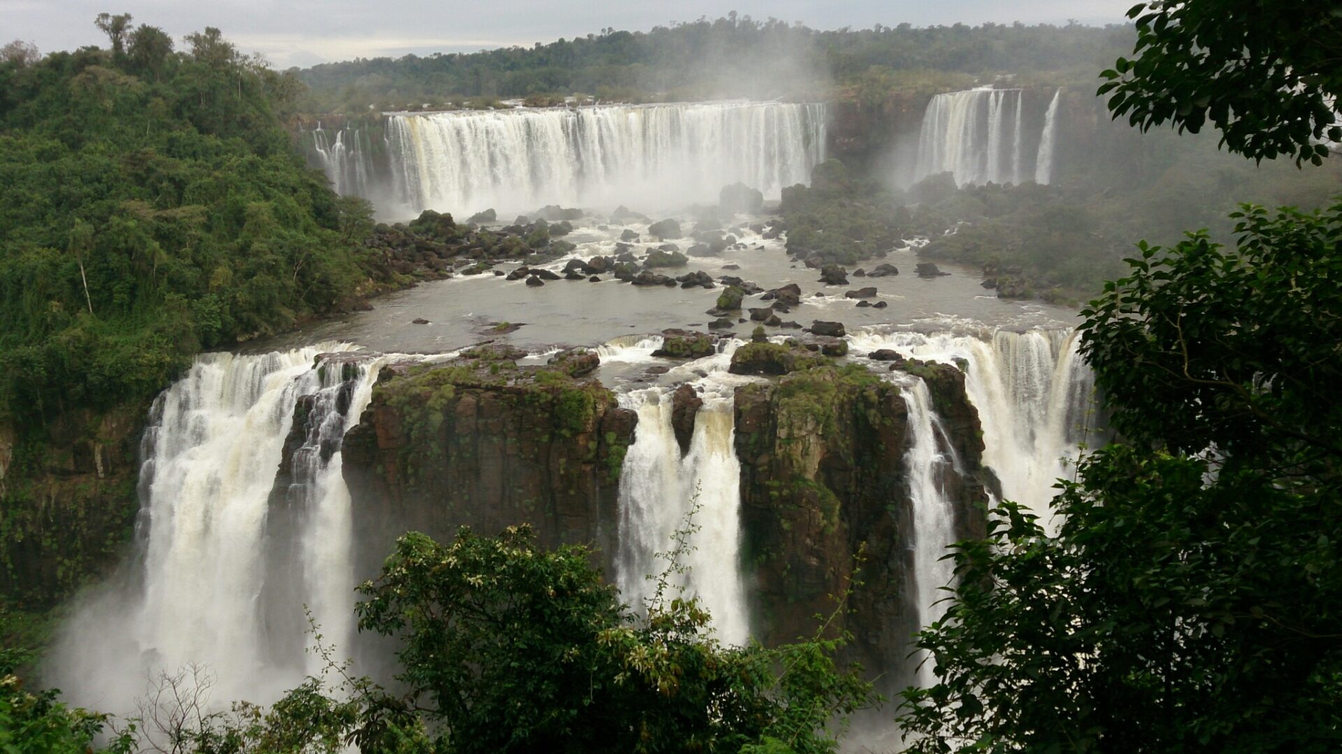 Roteiro-foz-do-iguaçu-cataratas-brasil-1 Roteiro Foz do Iguaçu Completo (e ÉPICO) - 3 a 5 dias