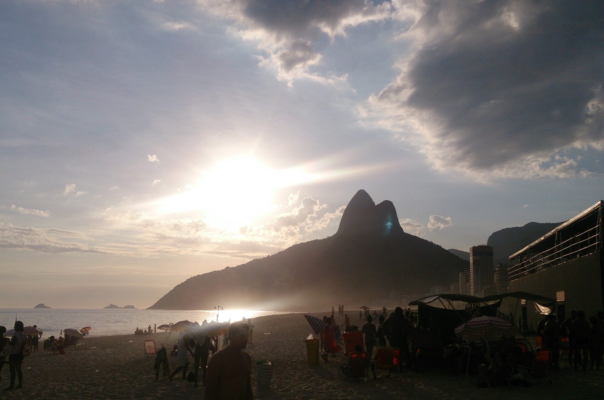 melhores-lugares-para-viajar-no-Brasil-sozinho-Rio-de-Janeiro-Ipanema Os 10 melhores lugares do Brasil para se viajar sozinho (a) 