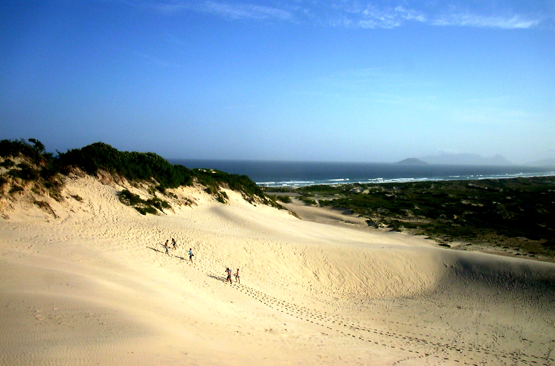 melhores-lugares-para-viajar-no-Brasil-sozinho-florianópolis-dunas-de-areia Os 10 melhores lugares do Brasil para se viajar sozinho (a) 