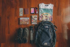 dicas-para-viajar-sozinho-checklist-dos-itens-importantes-para-viagem-300x200 Como planejar sua viagem (O guia definitivo) 