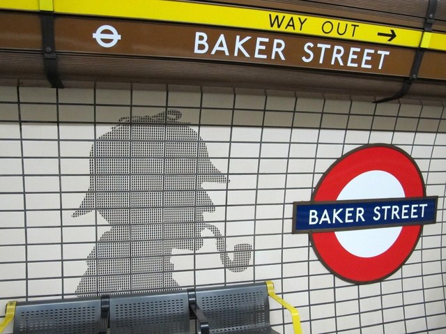 Cenários-e-Museu-de-Sherlock-Holmes-em-Londres-metro-BAKER-STREET Cenários e Museu de Sherlock Holmes em Londres 