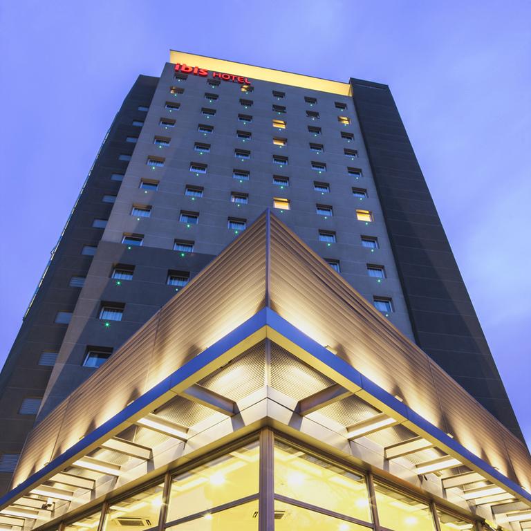 onde-ficar-em-santiago-do-chile-melhores-hotéis-ibis-fachada Onde ficar em Santiago do Chile melhores hotéis ! 