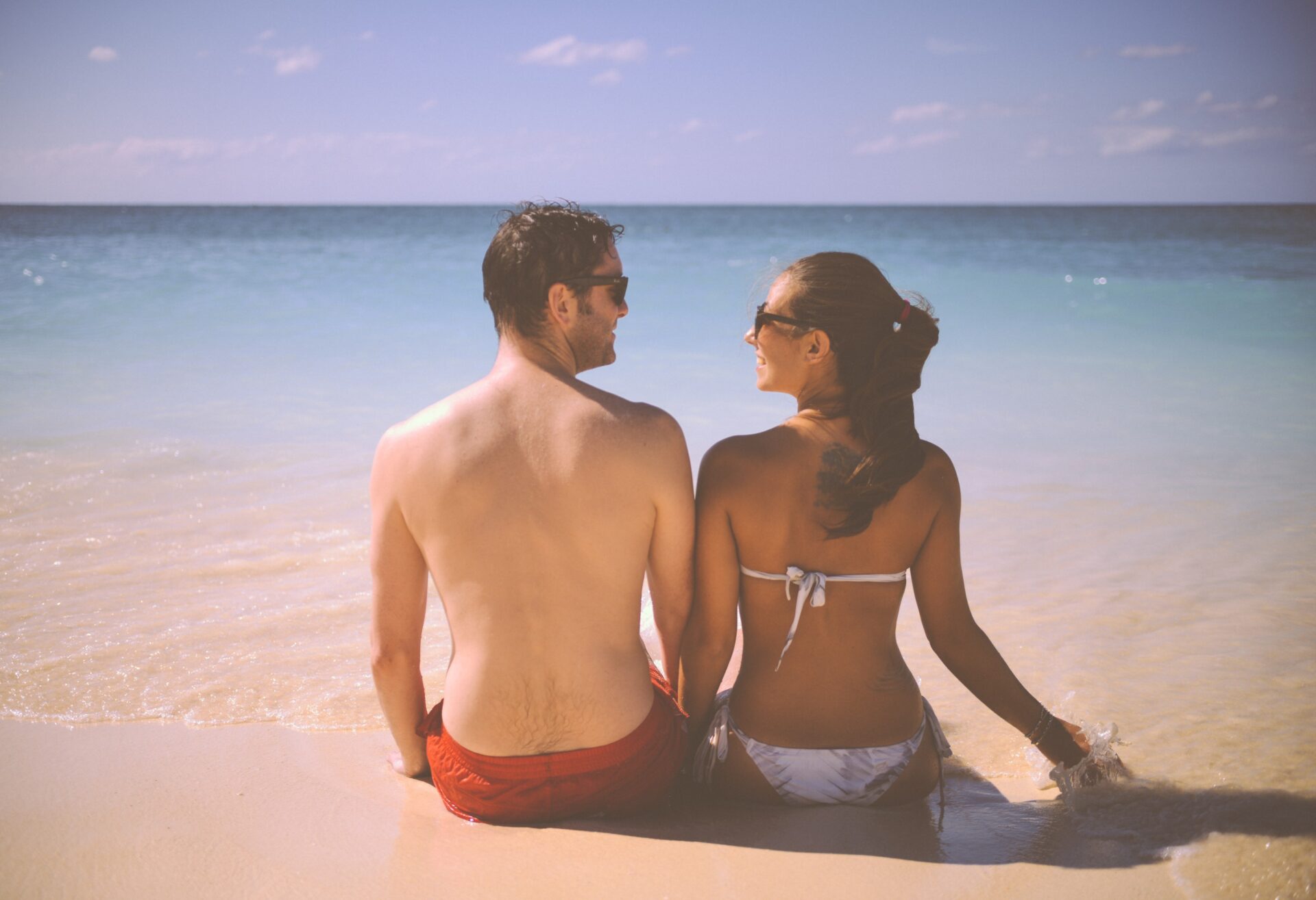 lugar-romantico-praia-casal Presente do dia dos namorados! Lugares românticos  